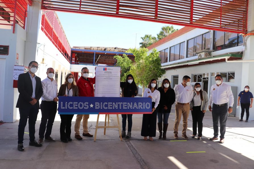 Liceo Alberto Hurtado de Pica firma “Compromiso Bicentenario 2021” de excelencia educativa