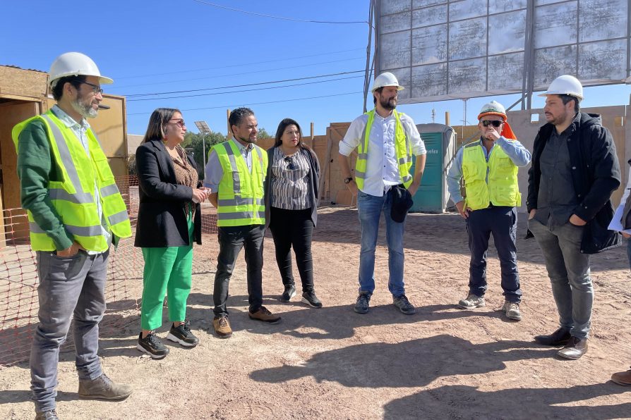 Delegada Camila Castillo, visita avances del primer ELEAM de la Provincia del Tamarugal