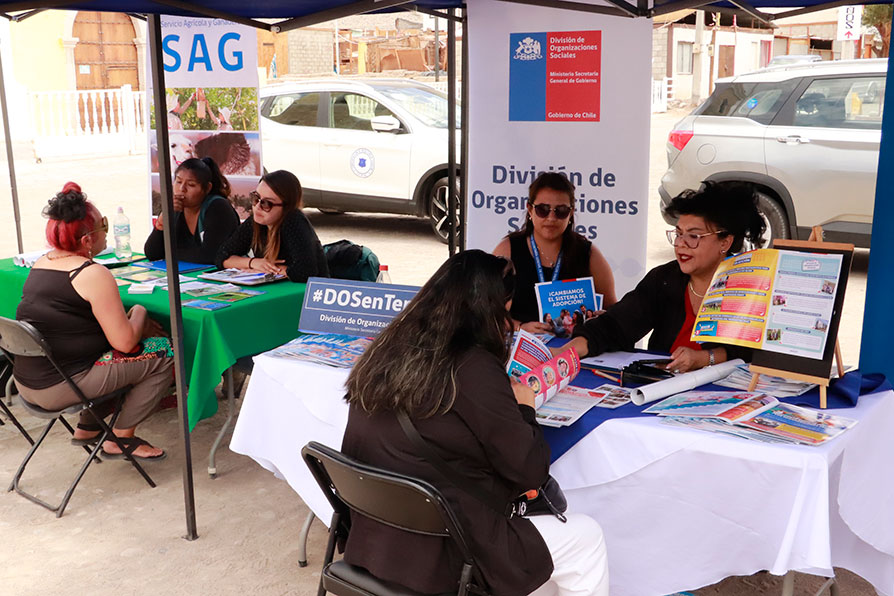 Vecinos del pueblo de Tarapacá resuelven inquietudes en nueva Plaza Ciudadana