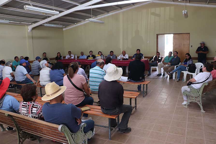 Autoridades se reúnen con vecinos de Huarasiña para prevenir emergencias por lluvias estivales