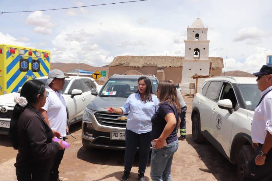 Autoridades coordinan trabajos de ayuda tras inundaciones en Cariquima 