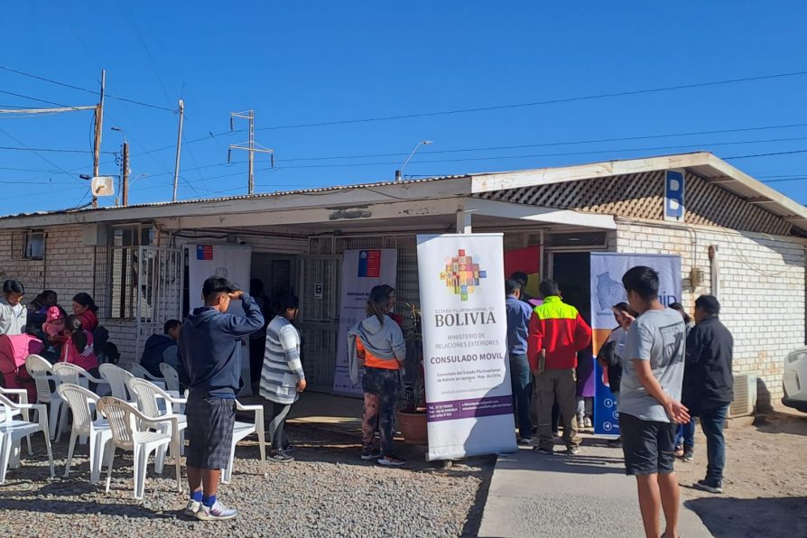 Masiva participación tuvo Consulado Móvil de Bolivia en el Tamarugal