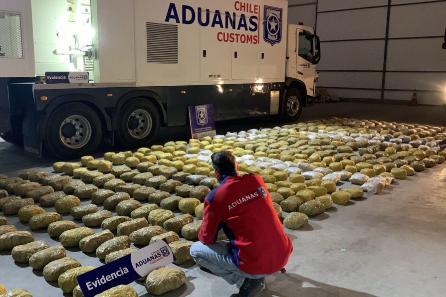 Aduanas incauta media tonelada de droga gracias a camión escáner en Complejo Fronterizo de Colchane