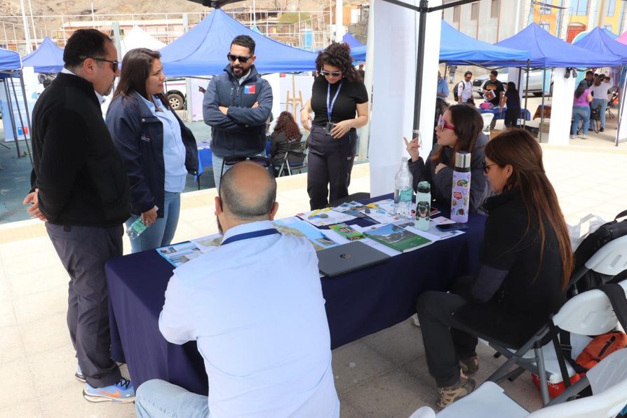 Vecinos de Pisagua participan en Plaza Ciudadana de emprendimiento