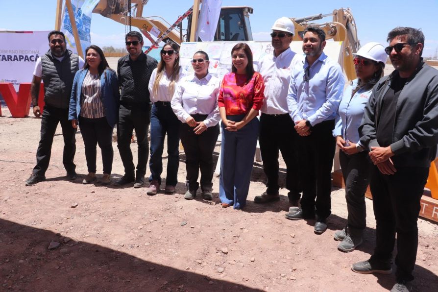 Vecinos y autoridades colocan primera piedra del Conjunto Habitacional Pablo Neruda en Pozo Almonte