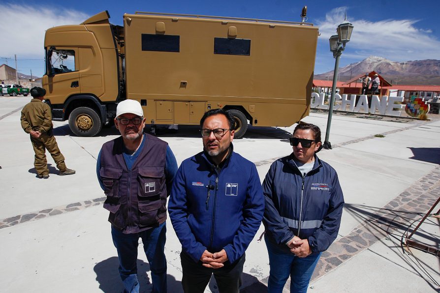 Subsecretario Collado hace entrega de camión motorhome en Colchane para reforzar la función policial fronteriza