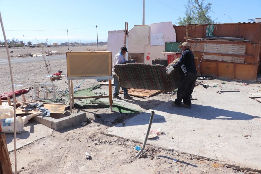 Realizan desalojo en toma de La Tirana para construir espacios comunitarios